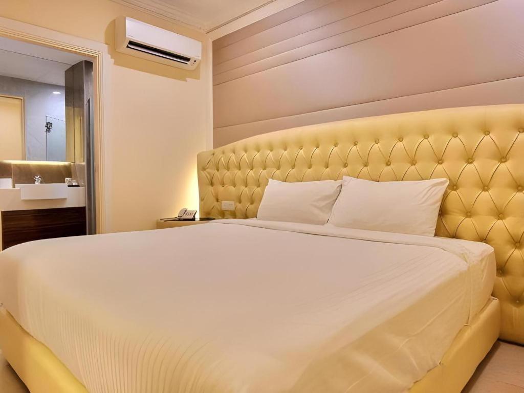 Ritzton Hotel Johor Bahru Exteriör bild