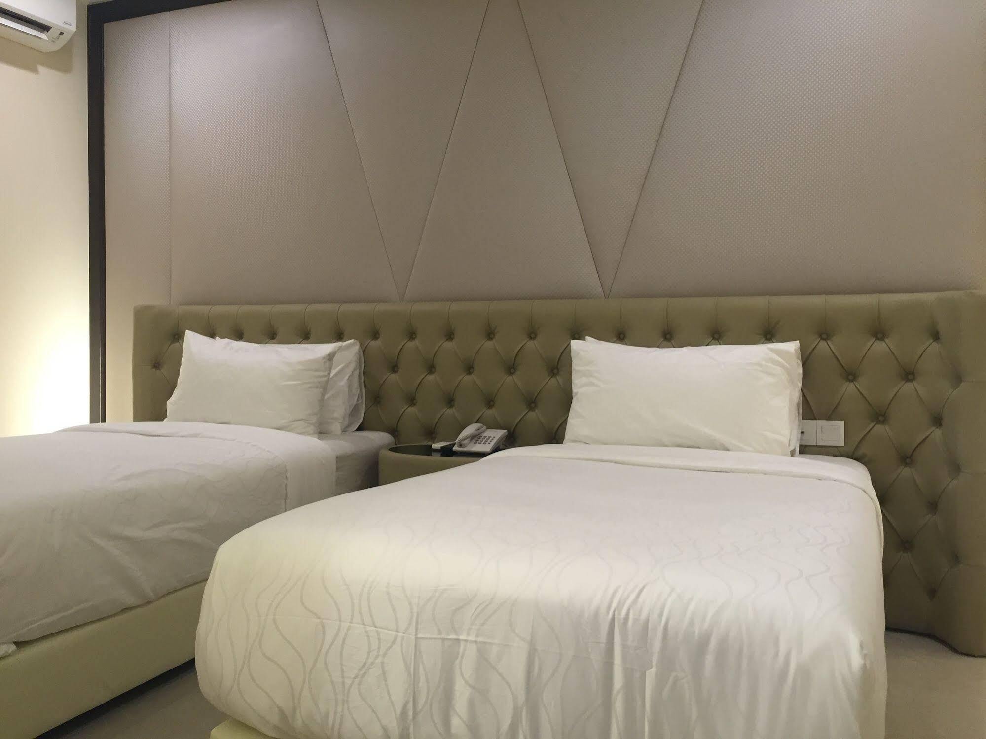 Ritzton Hotel Johor Bahru Exteriör bild